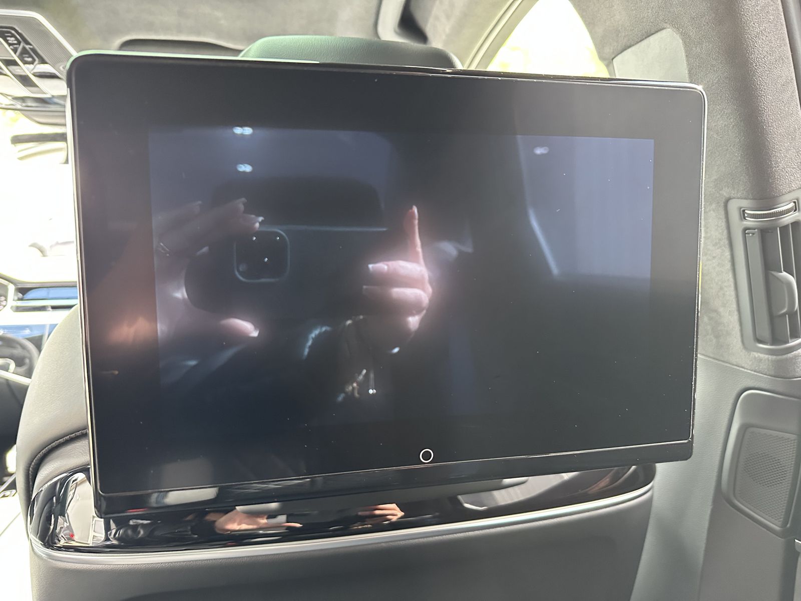 Fahrzeugabbildung Audi A8 60 TFSIe Quattro S-Line MATRIX+ACC+HUD+PANO