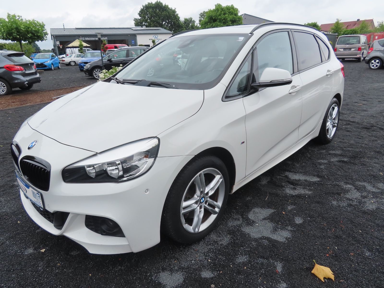 BMW 218 ActiveTourer Advantage M-Paket Navi Panorama