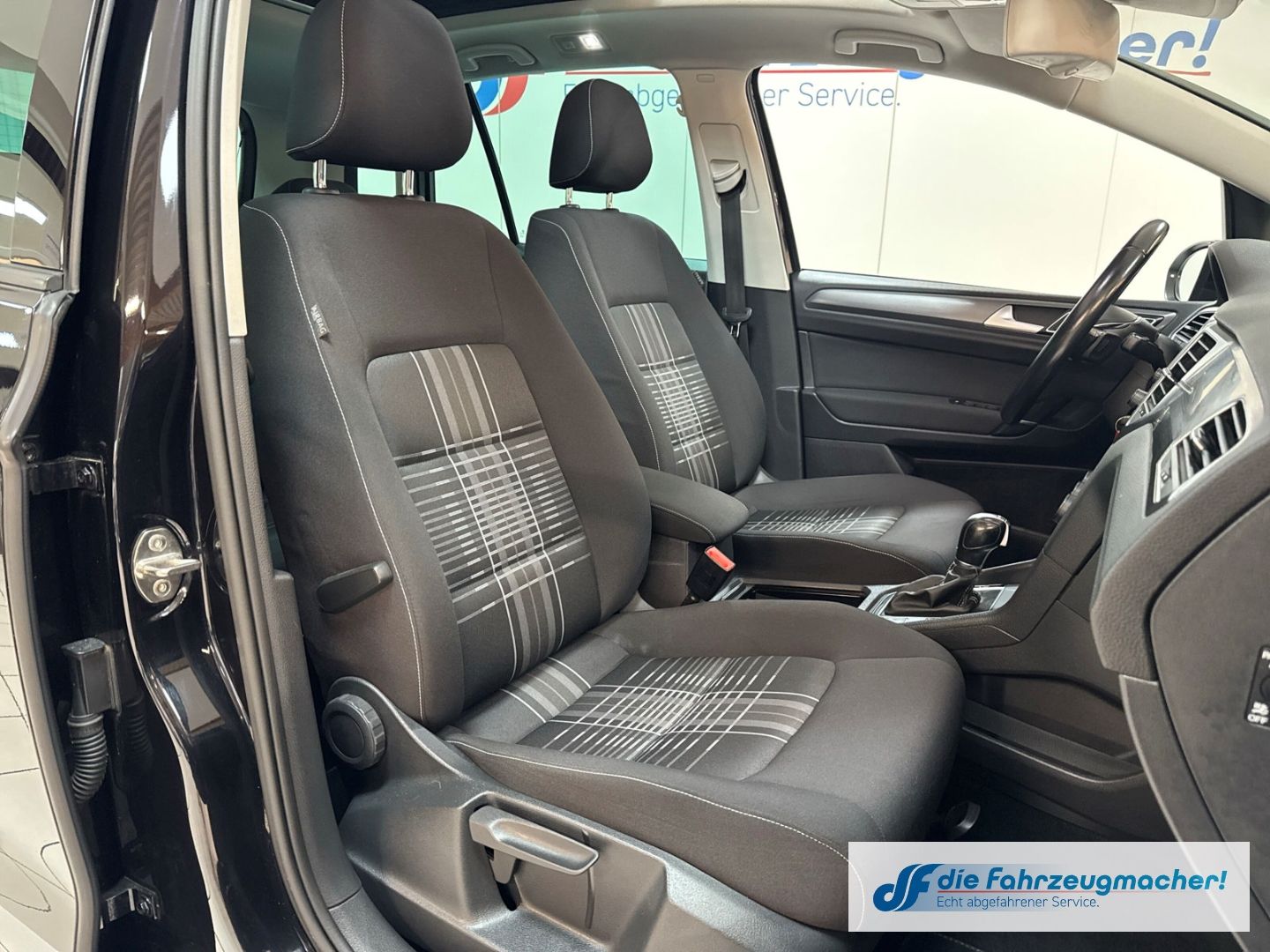 Fahrzeugabbildung Volkswagen Golf Sportsvan VII Lounge 1.4 TSI DSG Panodach N