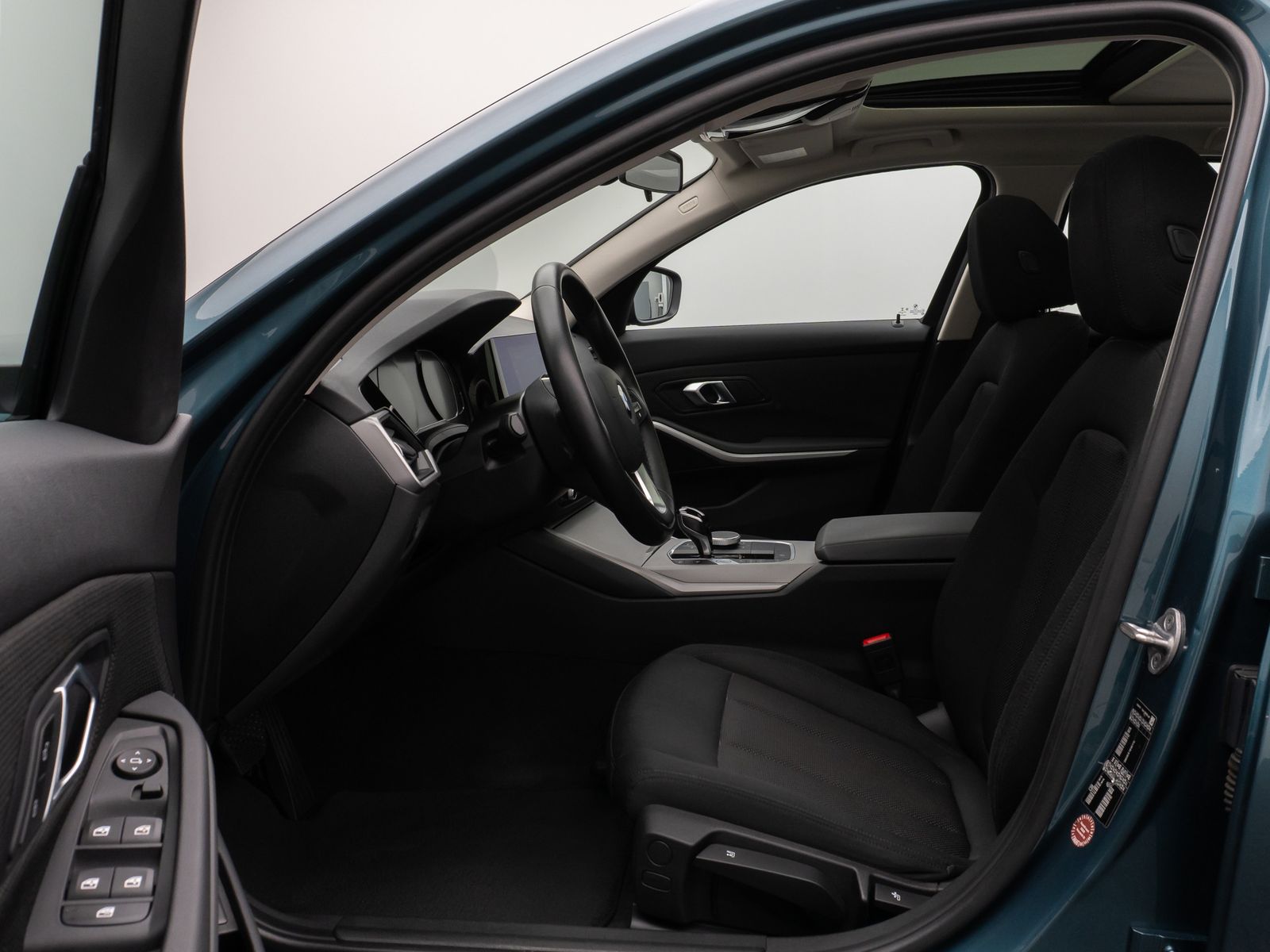 Fahrzeugabbildung BMW 320d Panorama DAB PDC Sitzhzg Geschwindigkeitsre