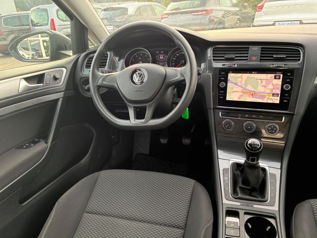 Fahrzeugabbildung Volkswagen Golf VII Variant >Navi/Klima/VW Connect<