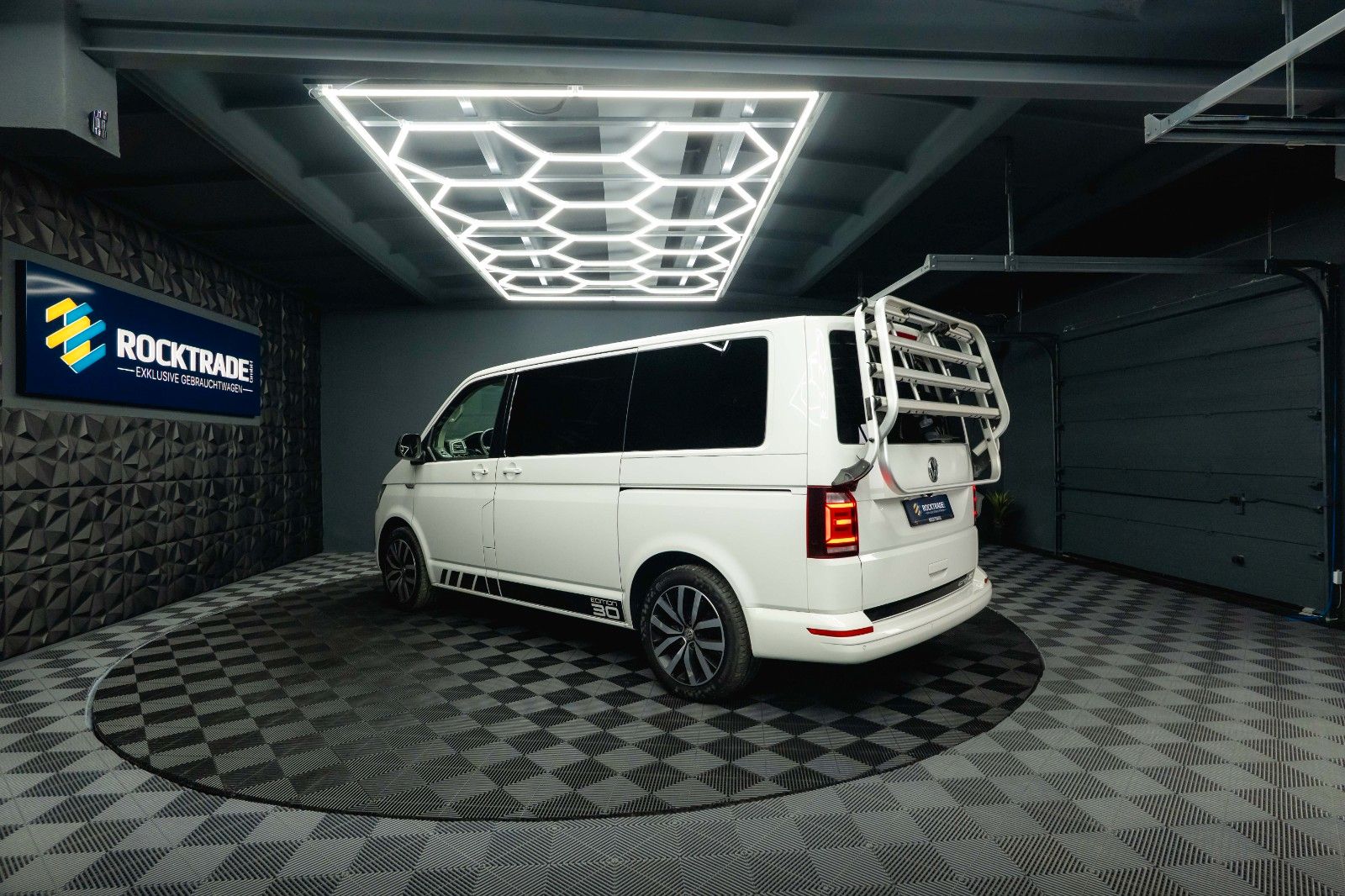 Fahrzeugabbildung Volkswagen T6 Multivan 2.0TDI DSG Edition 30 4Motion ACC