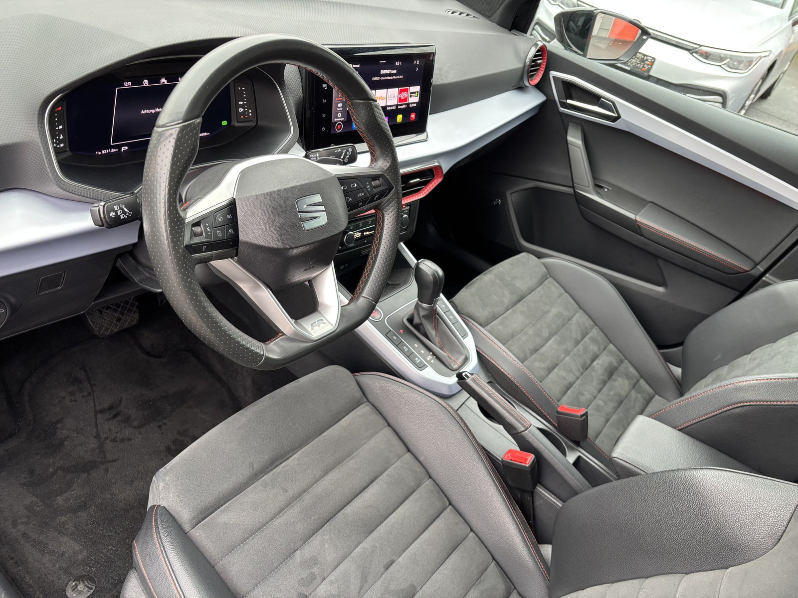 Fahrzeugabbildung SEAT Arona 1.5 TSI DSG FR Line-NAV-LED-KAMERA-VIRTUAL