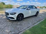 Mercedes-Benz E 220 d Autom. original weiß - Mercedes-Benz E 220 mit Diesel-Antrieb: Taxi, Limousine