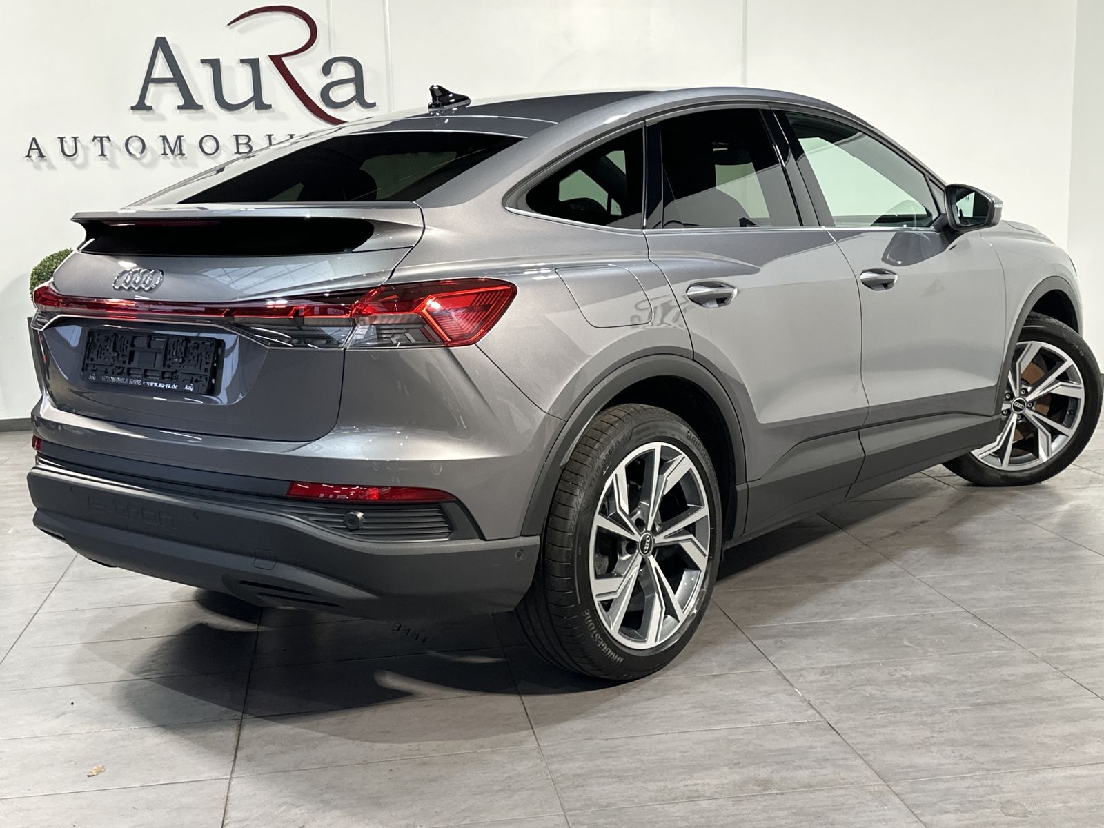 Fahrzeugabbildung Audi Q4 e-tron SpB 40 Sport NAV+MATRIX+AHK+ACC+20ZOLL