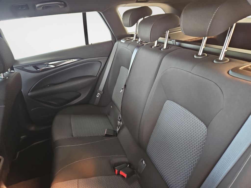 Fahrzeugabbildung Opel Insignia Sports Tourer 2.0 Diesel Aut. Elegance