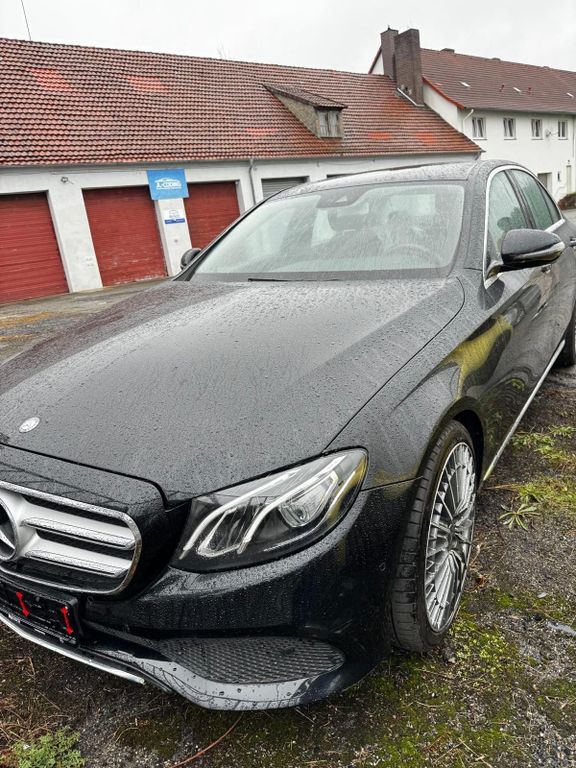 Image of Mercedes-Benz E 220