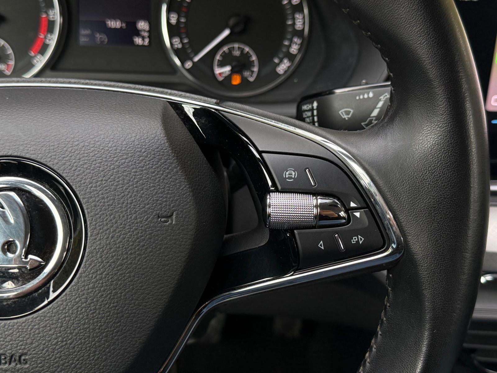 Fahrzeugabbildung SKODA Octavia 2.0 TDI Ambition LED+SHZ+AHK+CARPLAY+DAB