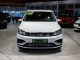 Volkswagen Touran 1.4 TSI BMT Highline Navi PDC ACC LED - VW Touran Gebrauchtwagen in Dresden