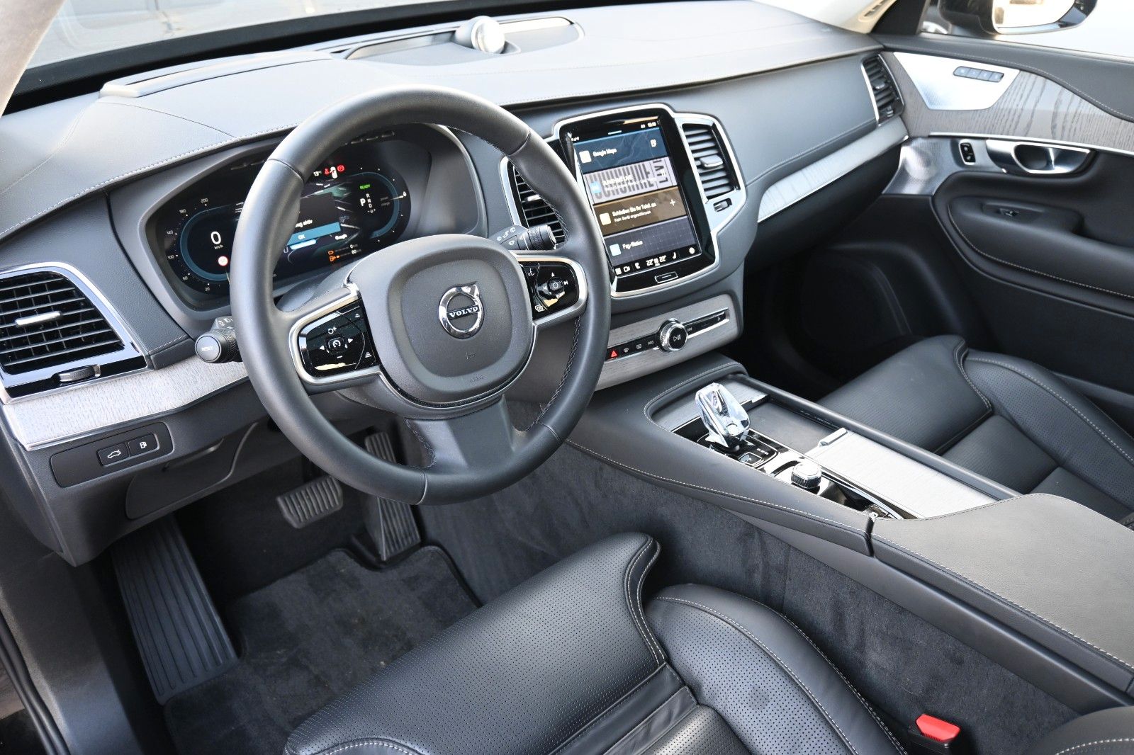 Fahrzeugabbildung Volvo XC90 T8 AWD RC Ultra Dark*LUFT*360°*ACC*AHK