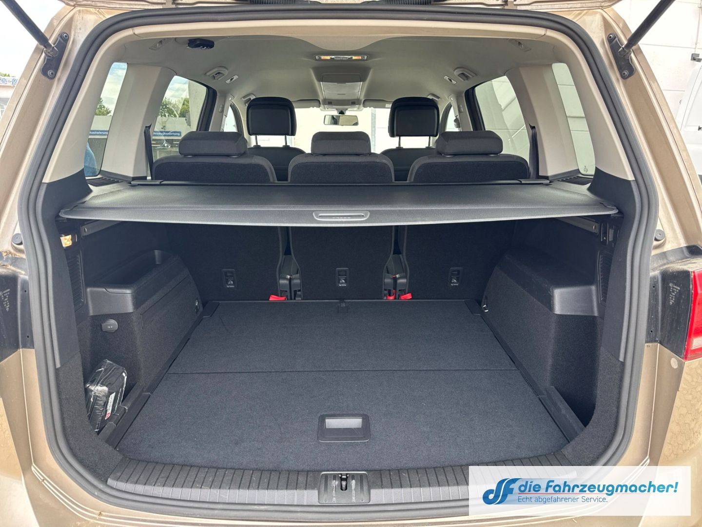 Fahrzeugabbildung Volkswagen Touran Comfortline BMT Start-Stopp AHK-klappbar