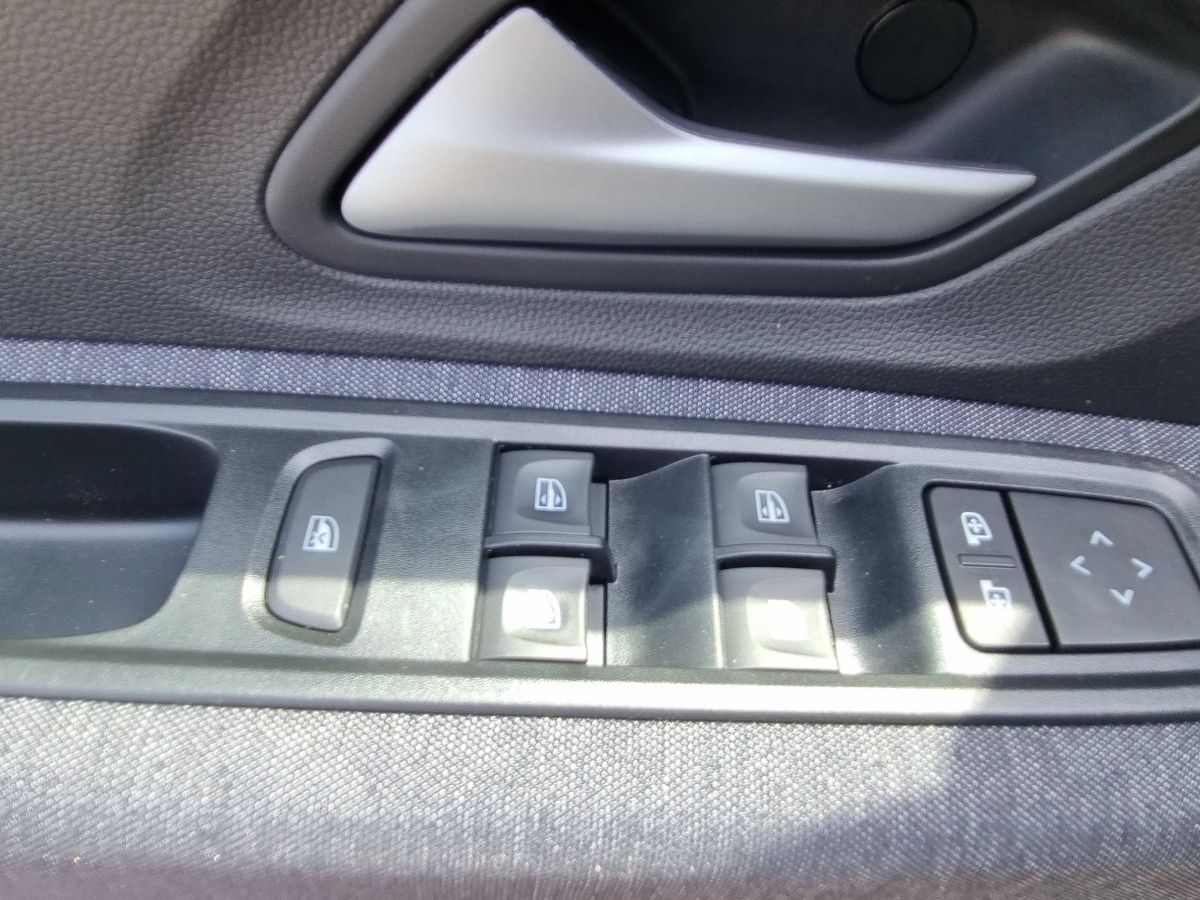 Fahrzeugabbildung Dacia Sandero Expression TCe 100