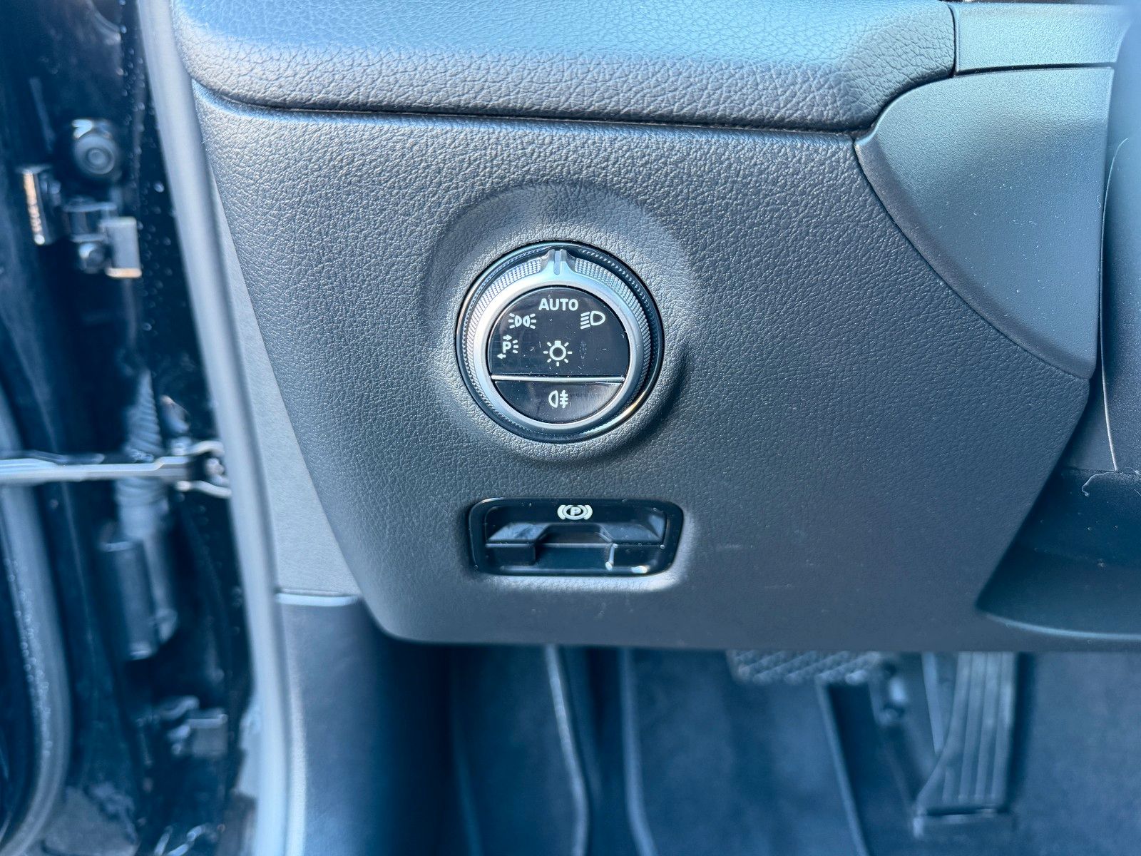 Fahrzeugabbildung Mercedes-Benz C 200d T Avantgarde+AHK+Distr+RKamera+LED+IHC