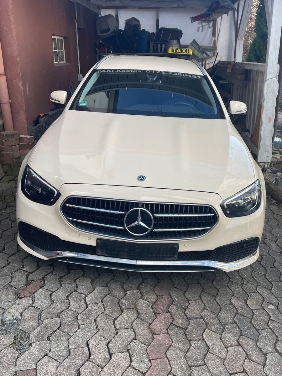 MERCEDES-BENZ E 220 d T Autom. -