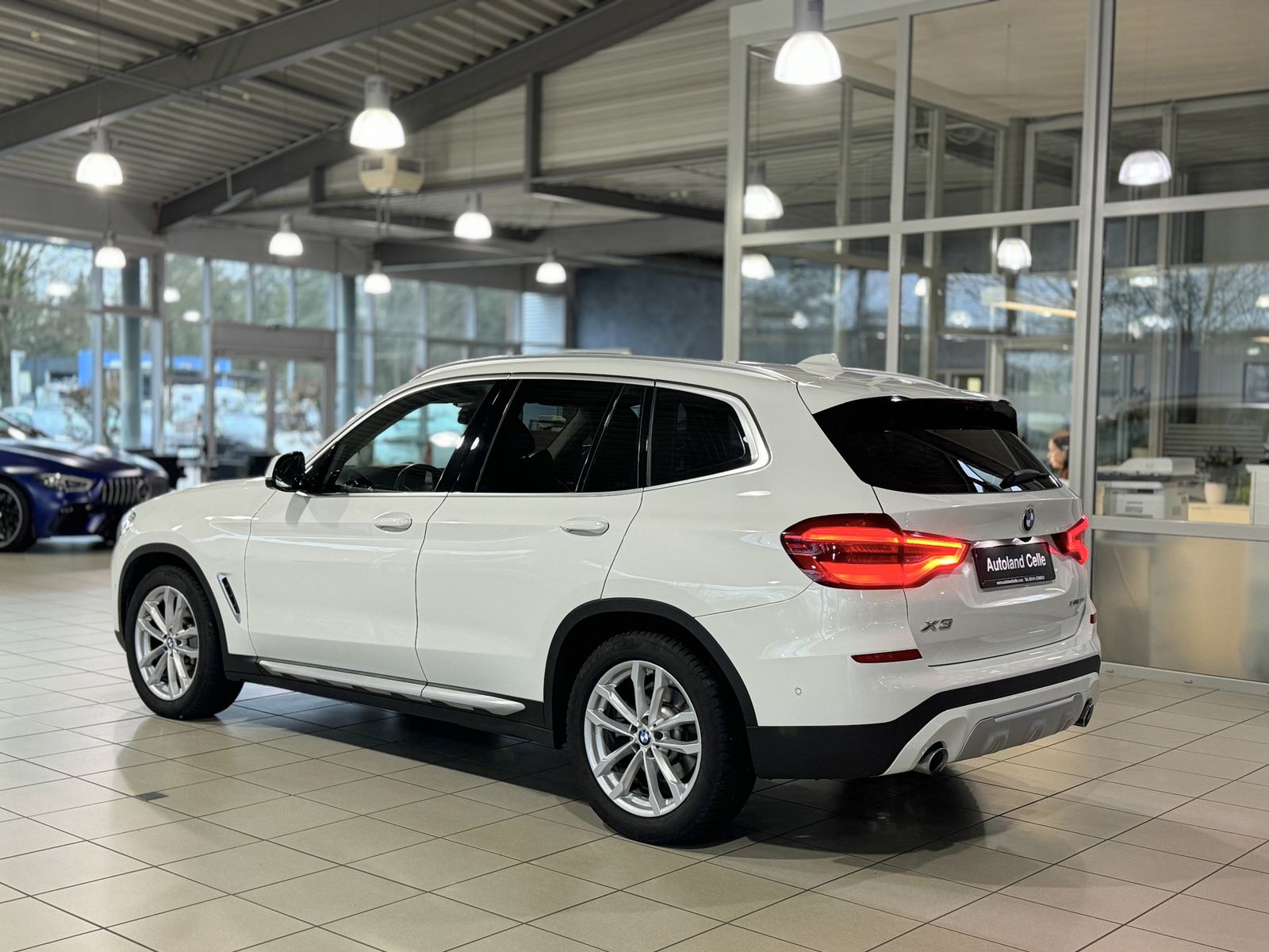 Fahrzeugabbildung BMW X3 xD30d xLine Kamera HUD DAB HiFi AHK Komfort