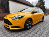 Ford Focus 2,0 EB ST Leder-Exklusiv-Paket Turnier ST - Ford Focus aus 2013: ST