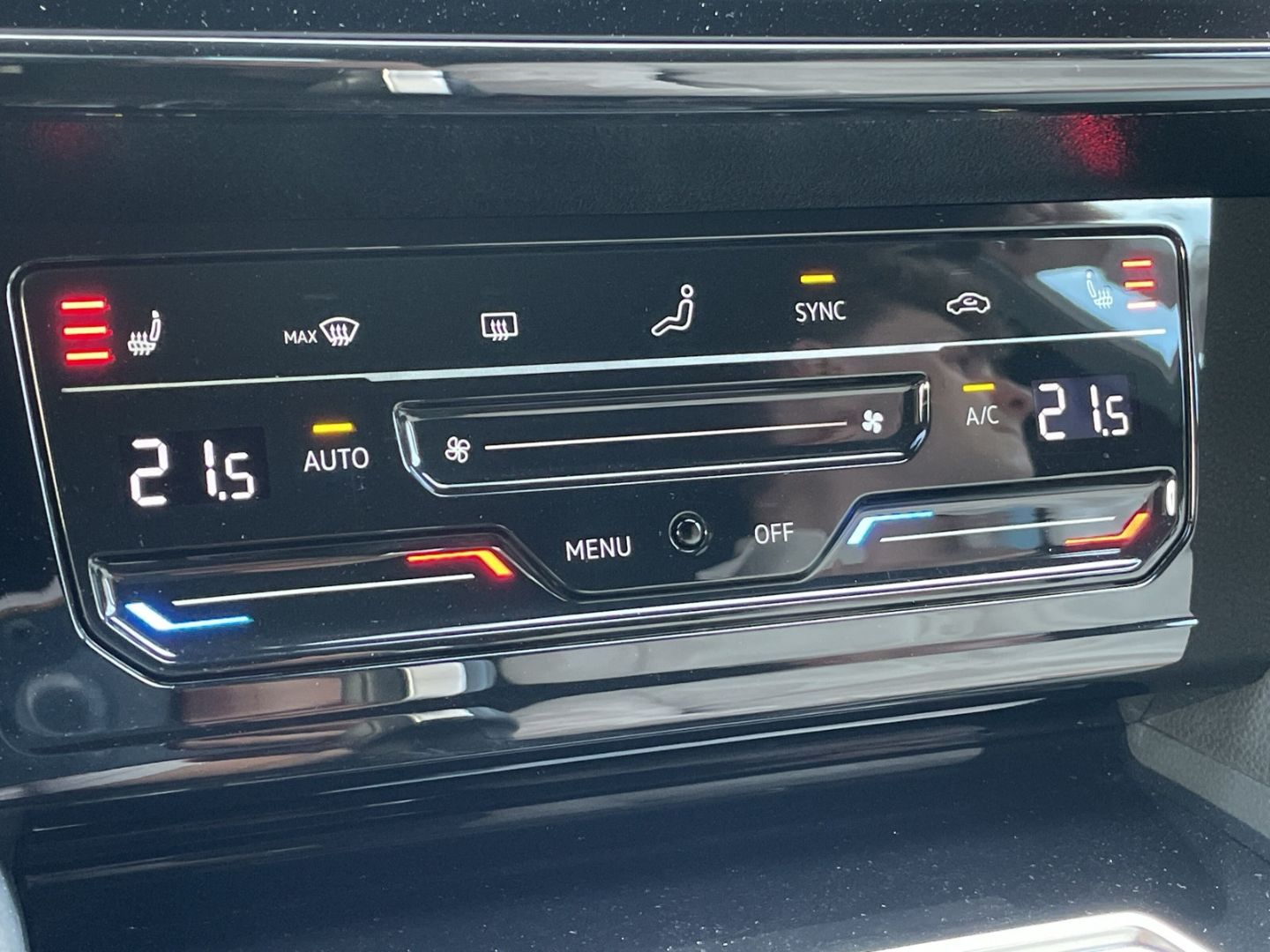 Arteon 2.0 TSI DSG R-Line AHK/DCC/Kamera/Keyless