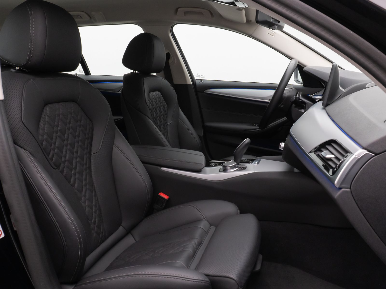 Fahrzeugabbildung BMW 520d xD Kamera HUD DAB 4xKlima Sport Leder Alarm