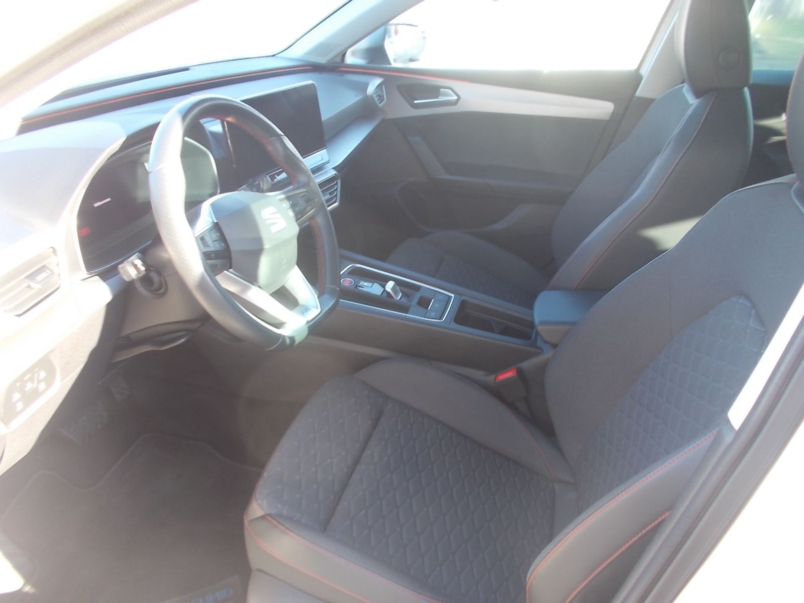 Fahrzeugabbildung SEAT Leon Sportstourer FR 2.0 TDI DSG