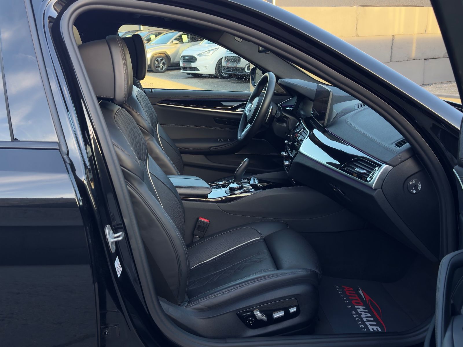 Fahrzeugabbildung BMW M550i xDr H&K 360° HUD Laser ACC SHD StdHz Nappa