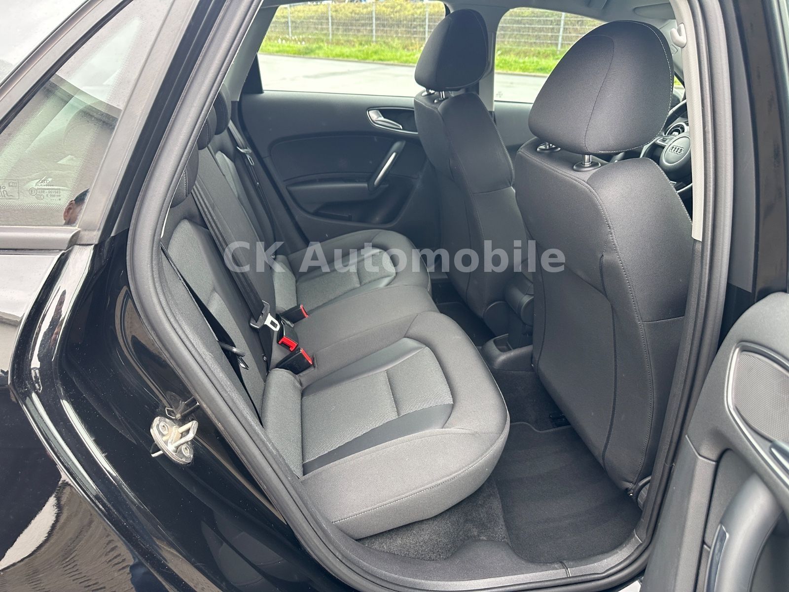 Fahrzeugabbildung Audi A1 Sportback Sport 1.6 TDi/Navi/Klima/SHZ/PDC