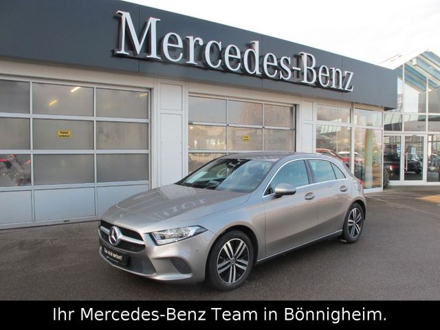 Mercedes-Benz A 200 / MBUX High-End / Ambiente