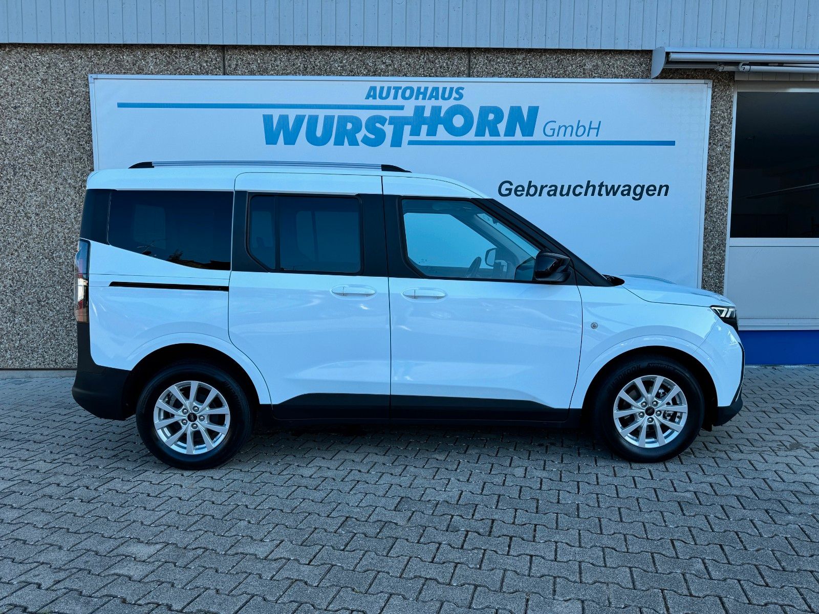 Ford Tourneo Courier Titanium imagem 3