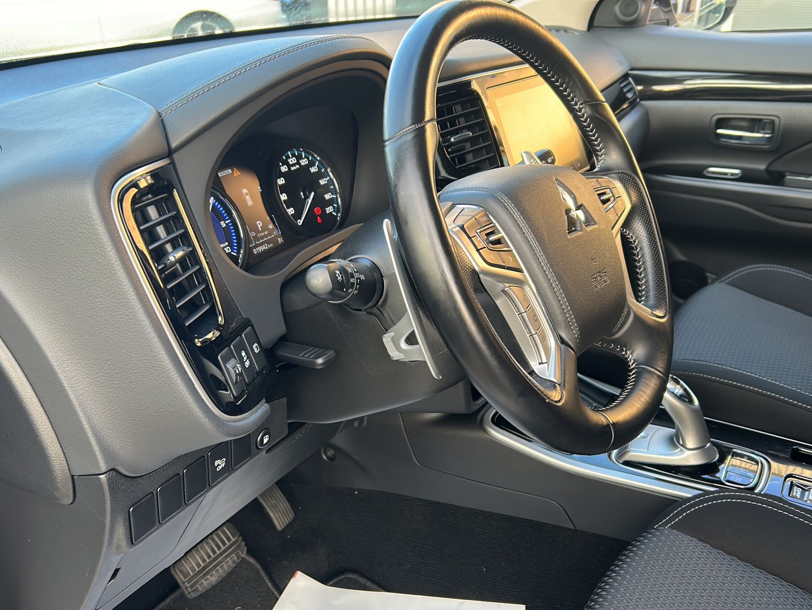 Fahrzeugabbildung Mitsubishi Outlander 2.4 Plug-In Hybrid