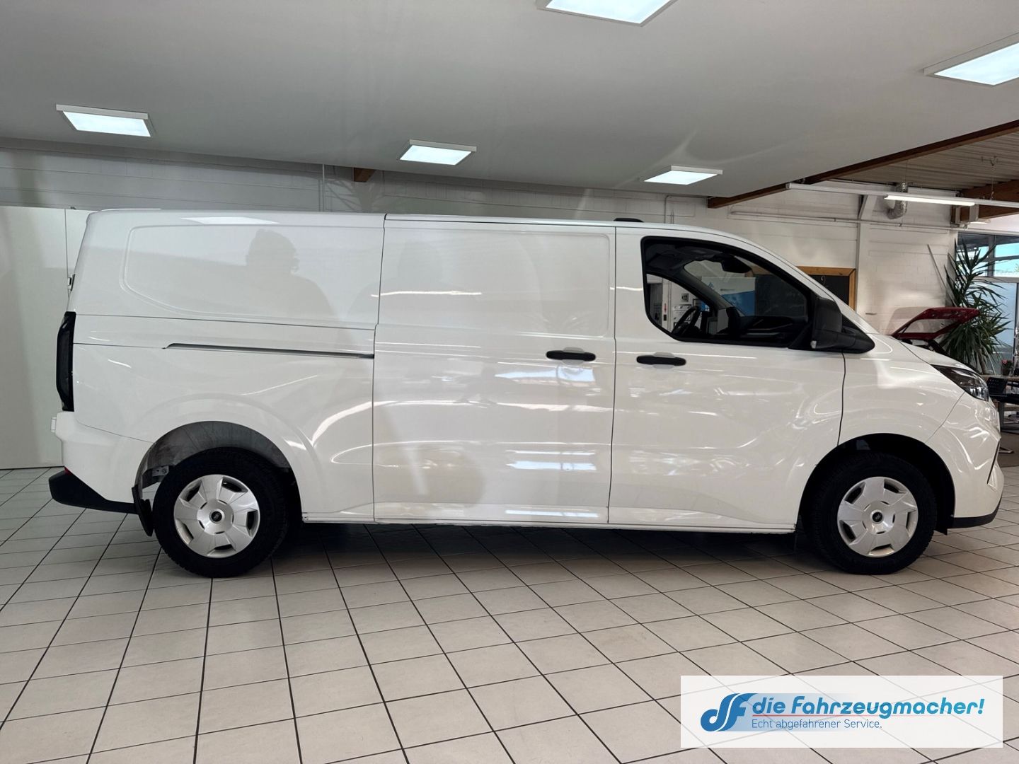 Fahrzeugabbildung Ford Transit Custom Kasten 320 L2 Trend FWD Navi LED