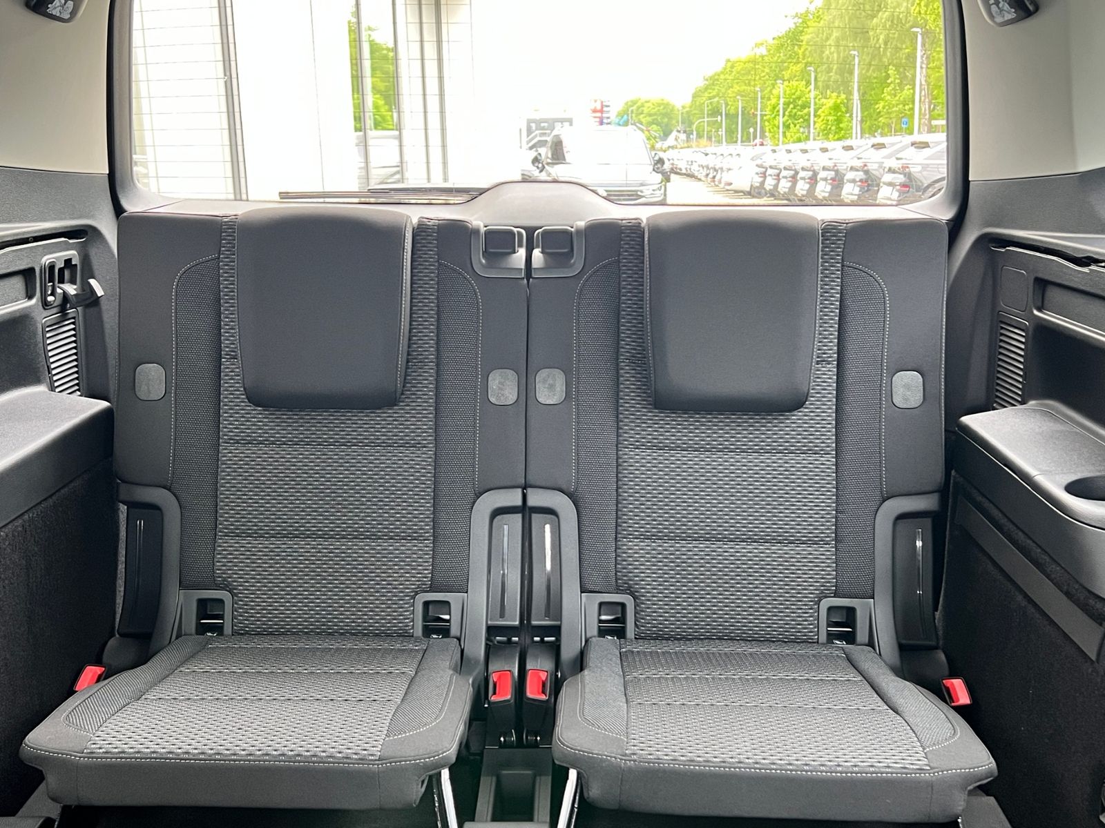Fahrzeugabbildung Volkswagen Touran Comfortline 1.5 TSI DSG *LED, AHK, 7-Sitz