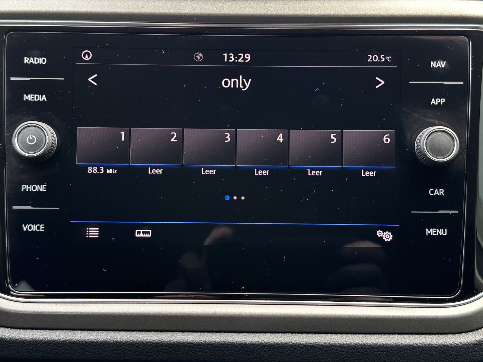 Fahrzeugabbildung Volkswagen T-Roc 2.0 TDI DSG Style NAV+KAMERA+CARPLAY+1HD