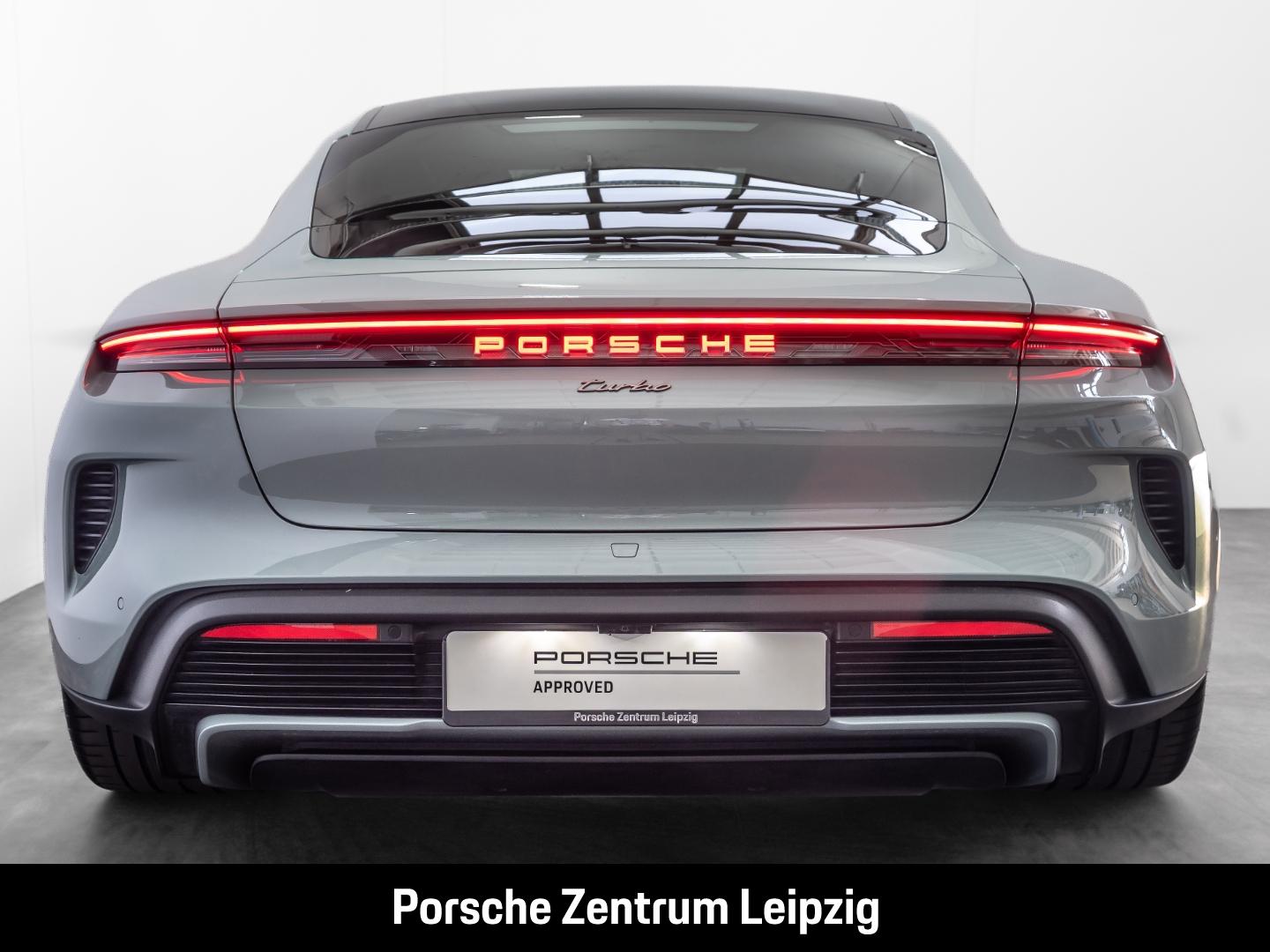 Porsche Taycan Turbo Burmester ActiveRide Nachtsicht