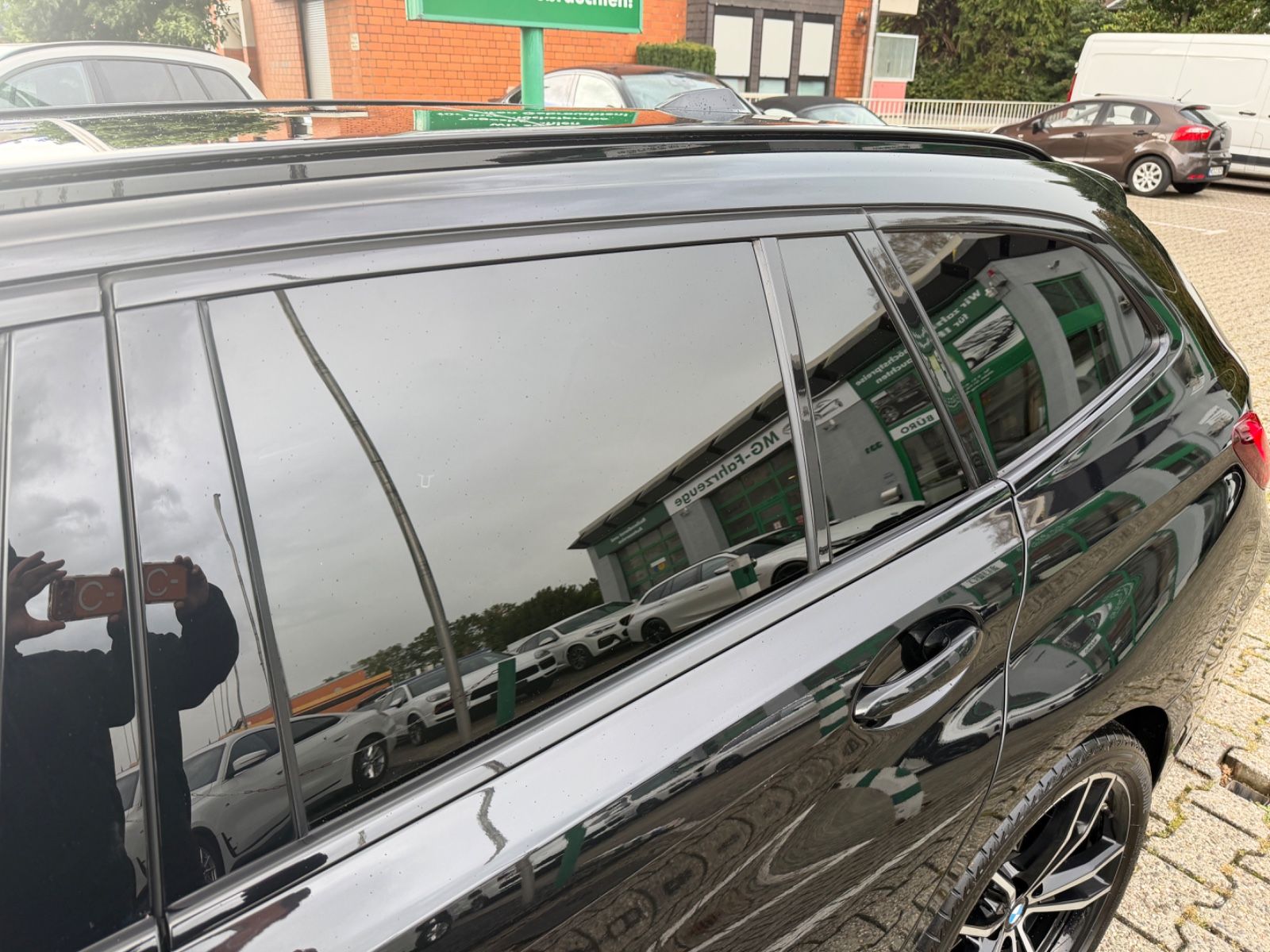Fahrzeugabbildung BMW 330d xDrive Touring M SPORT PRO PANO STANDH. AHK