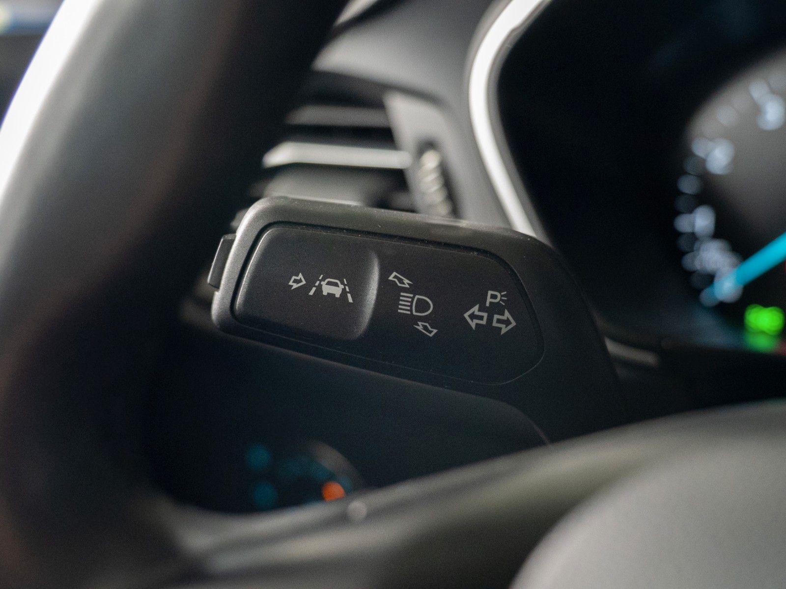 Fahrzeugabbildung Ford Focus Lim. C&C WINTER-P./NAVI/KLIMA/DAB/JRC