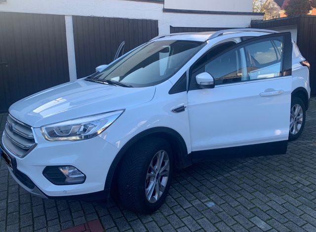 Ford Kuga 1,5 EcoBoost 4x4 129kW Titanium Autom. ...