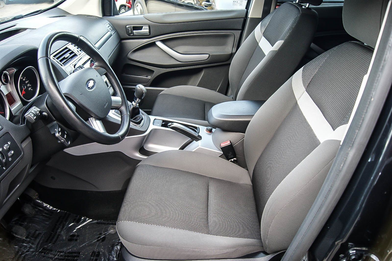 Fahrzeugabbildung Ford Kuga 2.0 Champions Edition 4x4 KLIMA SIHZG PDC