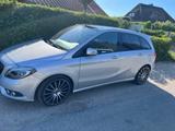 Mercedes-Benz B 200 Edition 1 Mitte Juli abzugeben  mit AHK - Mercedes-Benz 200: 200e