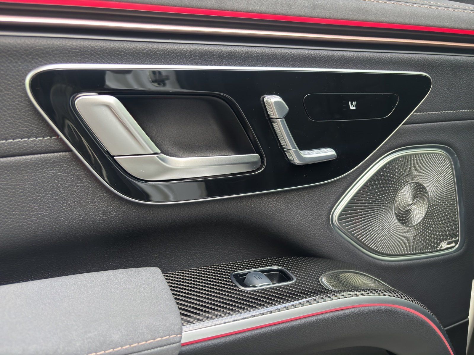 Fahrzeugabbildung Mercedes-Benz EQS 580 SUV AMG Prem+ Nappa Carbon Massage HYPER