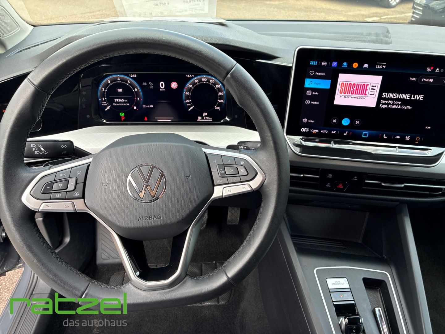 Fahrzeugabbildung Volkswagen Golf 1.5 VIII Life DSG Digitales Cockpit LED ACC