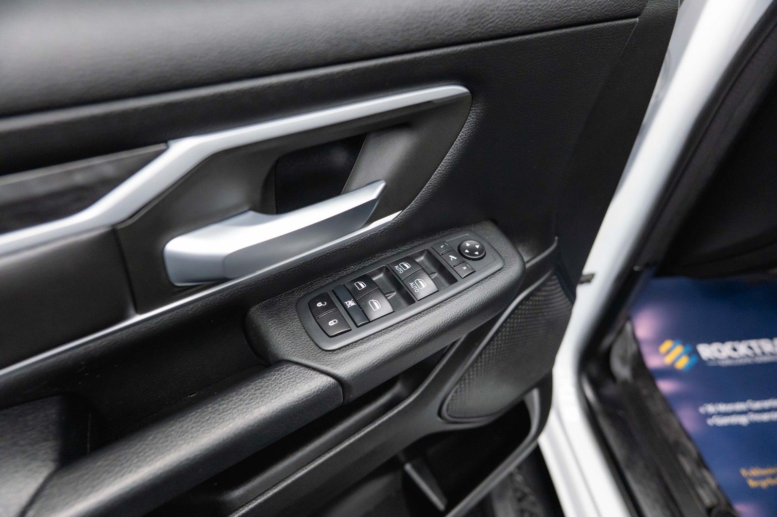 Fahrzeugabbildung Dodge RAM 5.7 V8 HEMI 4x4 OFFROAD Night-Paket *LED*