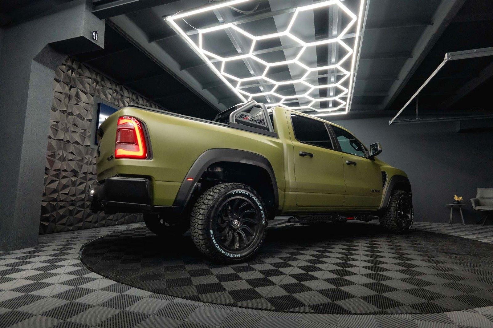 Fahrzeugabbildung Dodge RAM 5.7 V8 HEMI 4x4 LARAMIE OFFROAD TRX Styling
