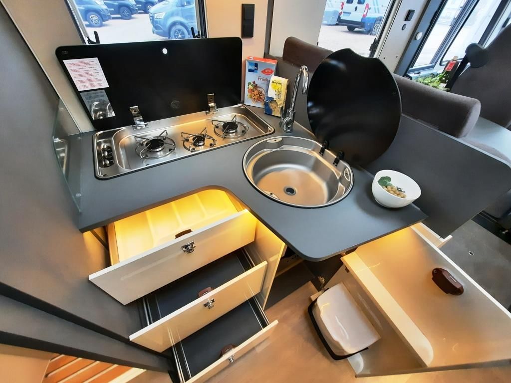 Fahrzeugabbildung Laika Kosmo H 1409 Verfüg./Sparen Sie 27.650,- €