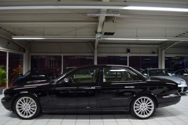 Fahrzeugabbildung Jaguar XJR X350/Schwarz mit beige/Bestzustand