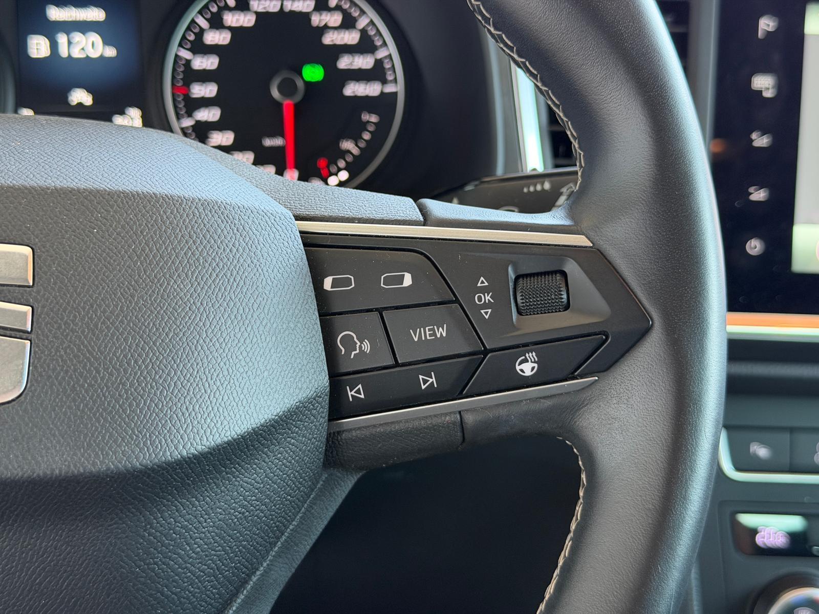 Seat ATECA STYLE 1.5 TSI DSG NAVI SHZ PDC CARPLAY LED
