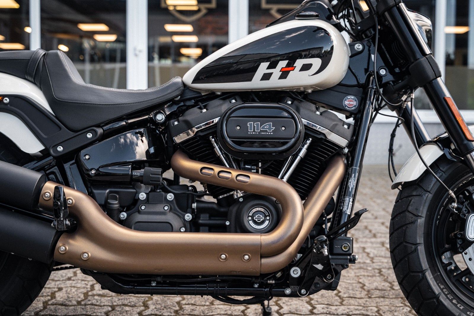Fahrzeugabbildung Harley-Davidson FAT BOB 114 cui SOFTAIL - JEKILL & HYDE