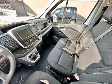 Renault Trafic - 10