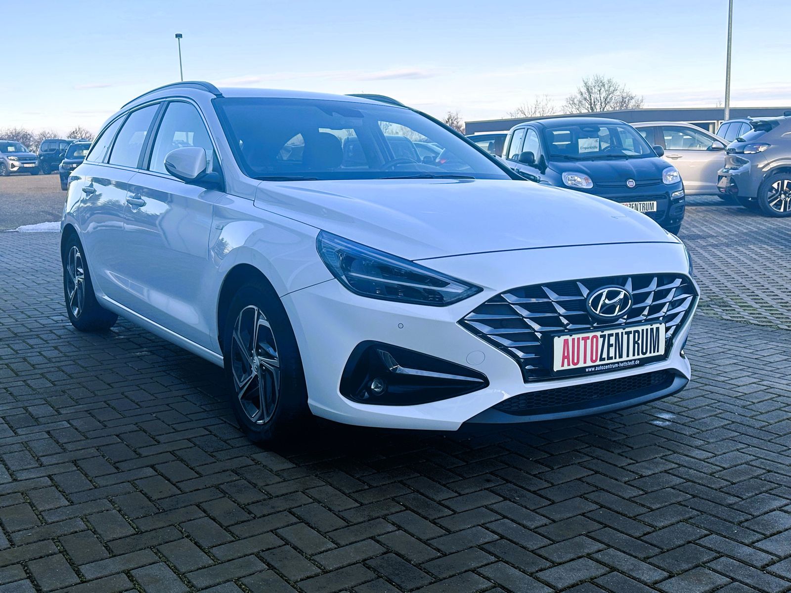 Fahrzeugabbildung Hyundai i30 1.5 T-GDI LED AHK KAMERA WINTERPAKET TEMPOM.