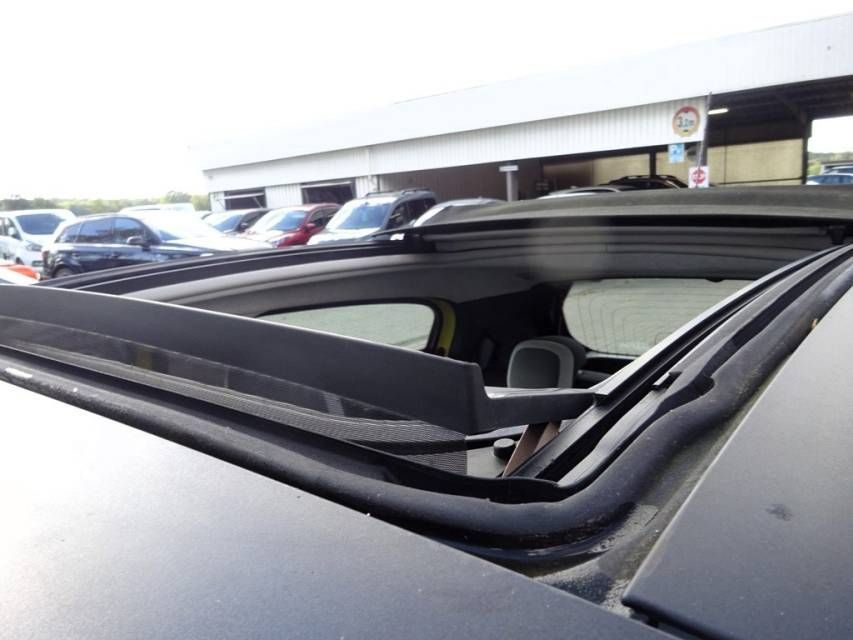 Fahrzeugabbildung Renault Twingo 1.0 SCe 70 Liberty  ALW-Reifen