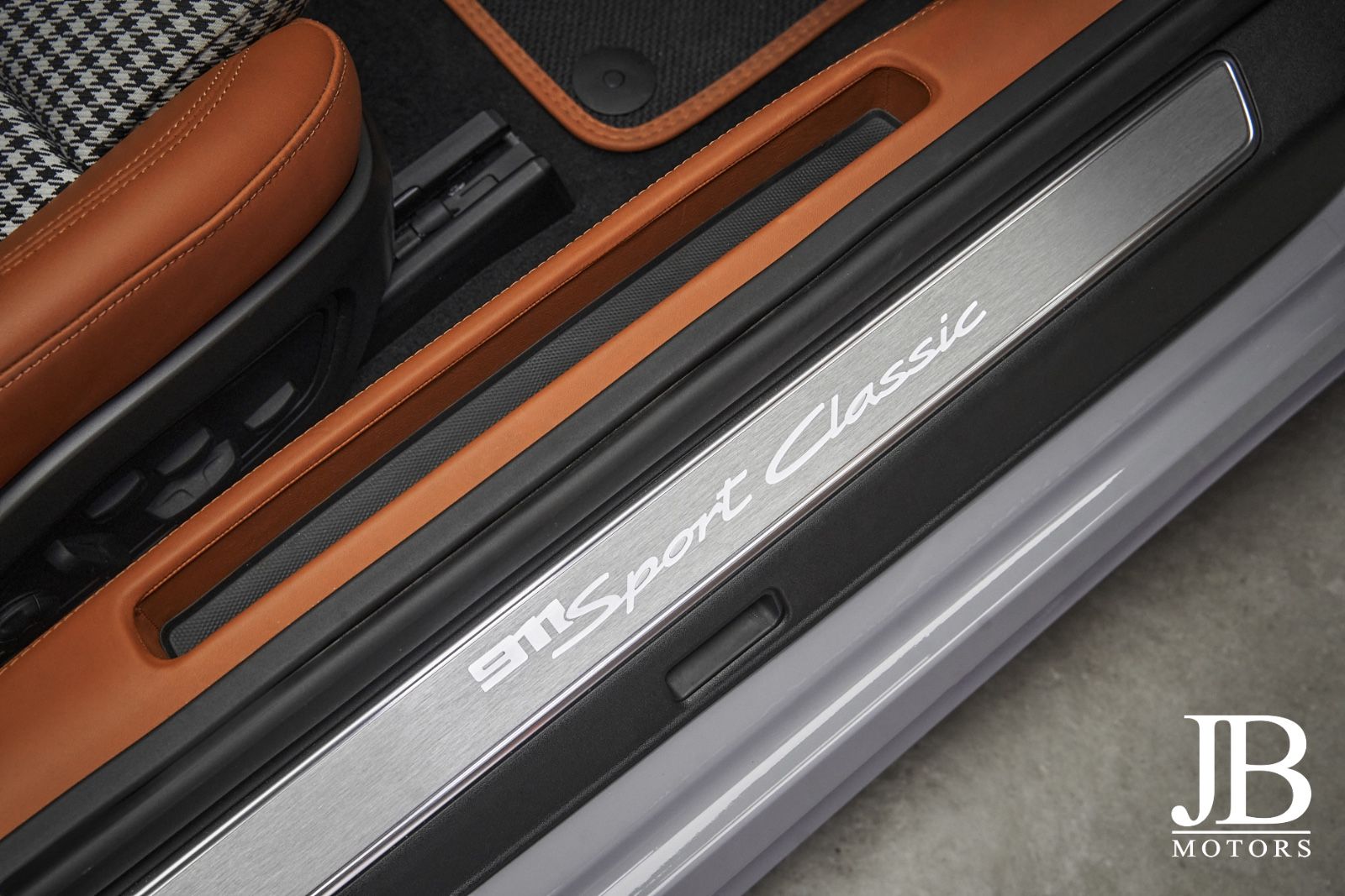 Fahrzeugabbildung Porsche 992 Sport Classic Burmester Lift Cognac 360° LED