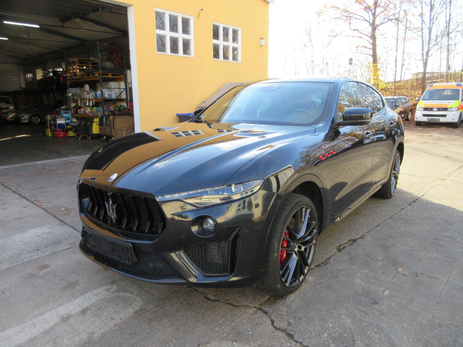 Maserati Levante Trofeo V8 Carbon 360-Camera 22 " *fährt*